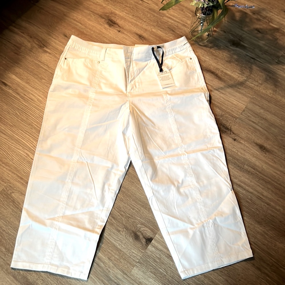 Croft and Barrow secretly slimming white stretch capris